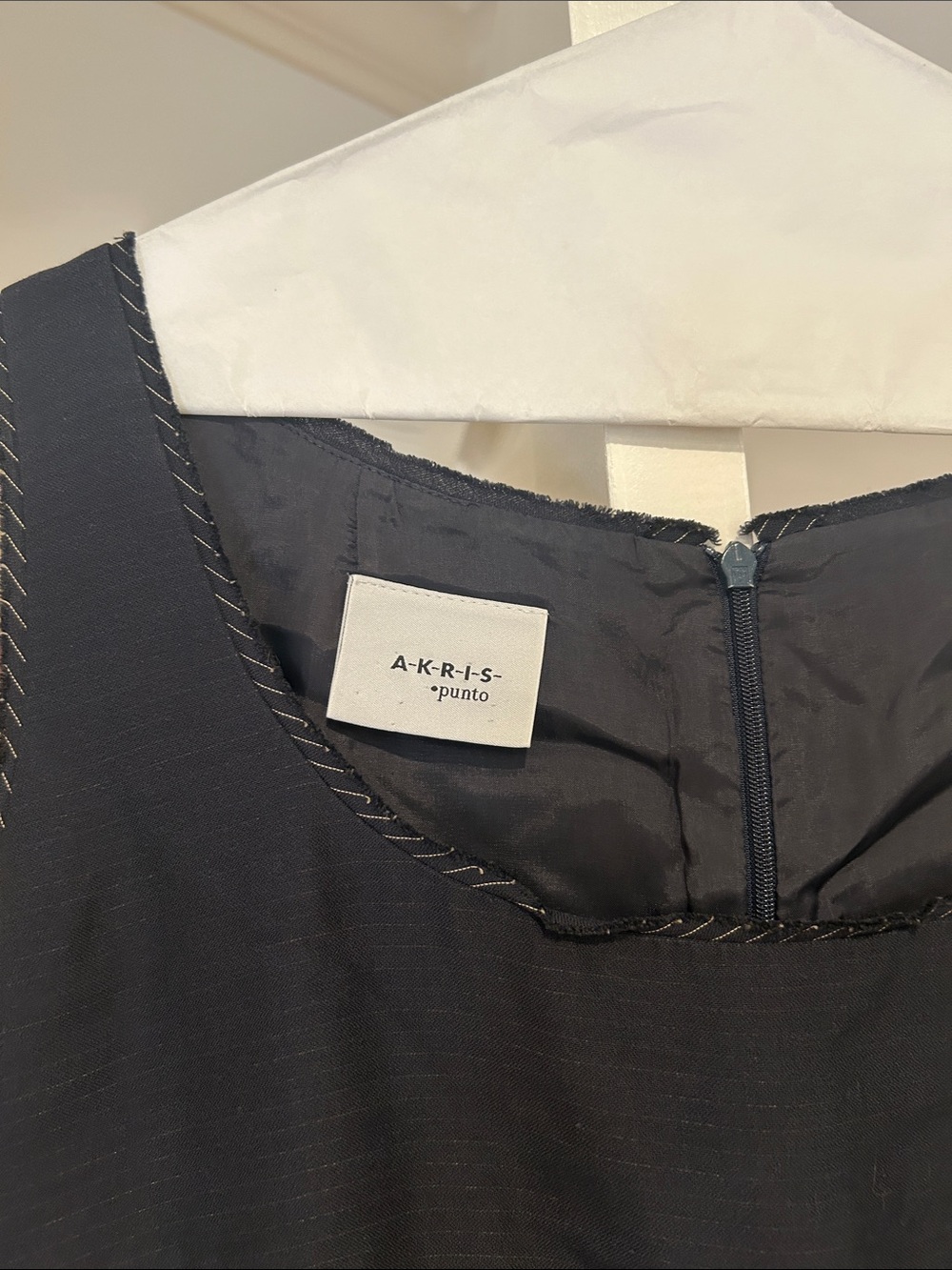 Akris Punto Navy-Black Sleeveless Shift Dress with Contrast Piping